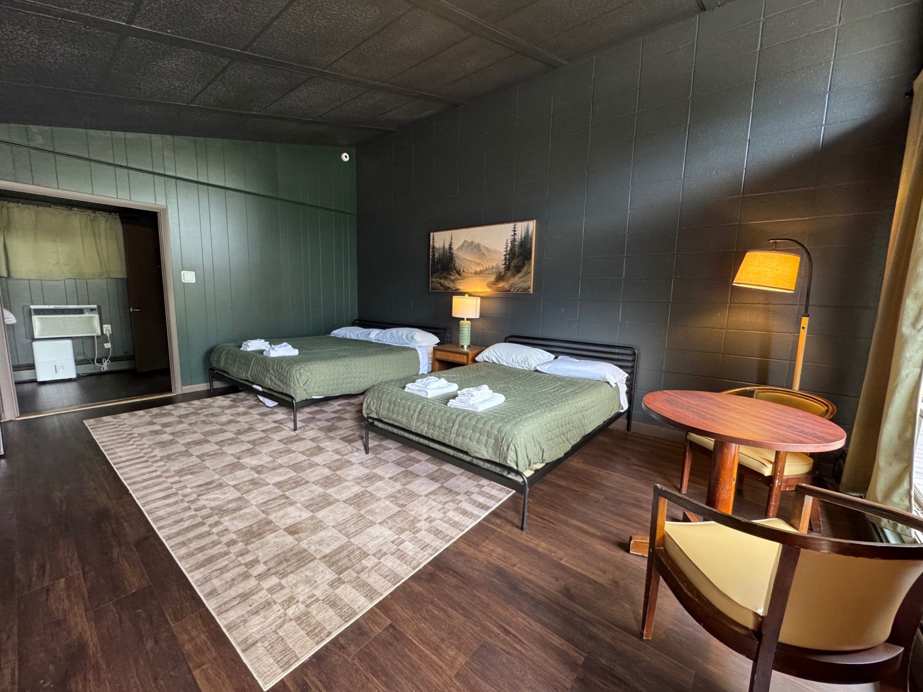 King and Double Room with a king and a double bed